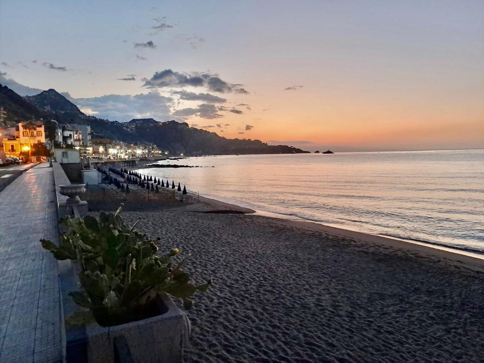 Nausica17 Naxos Bay Apartment Giardini Naxos Bagian luar foto